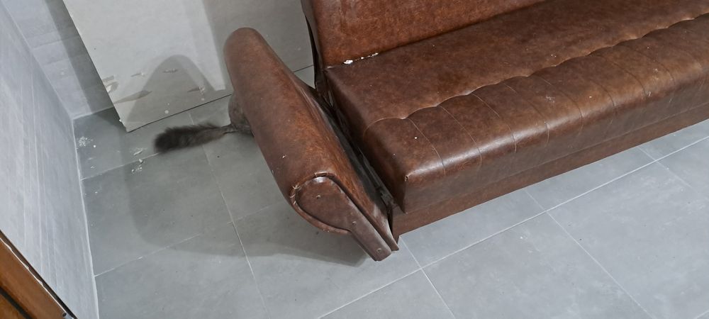 3 Sofás em napa antigos