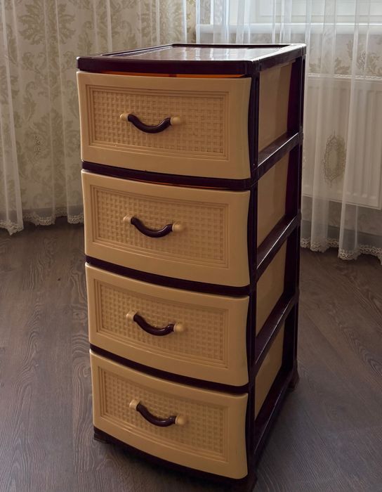 Пластиковий комод на 4 шухляди