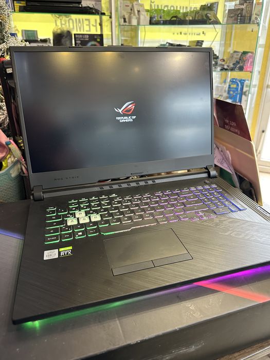 ROG Strix  G712LW i7 10750H/16Gb/SSD 512Gb/ Hdd 1Tb/RTX2070 8Gb/Win11