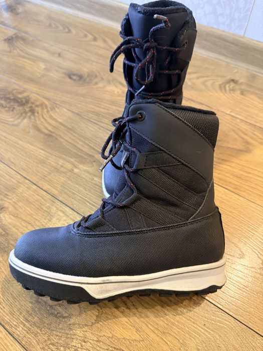 Buty zimowe 4F, rozmiar 33