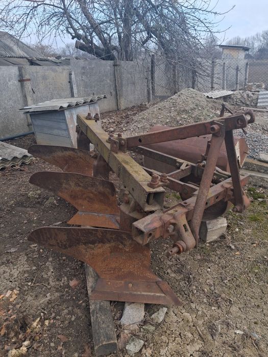 Продам бу плуг 3-35