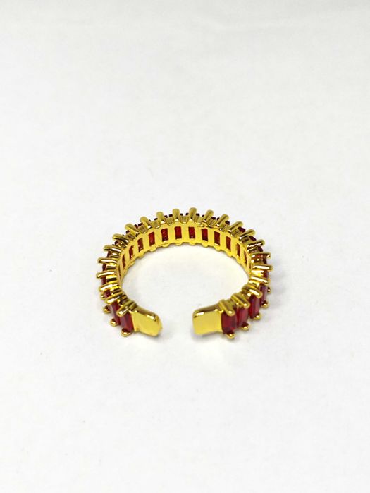 Pierścionek regulowany z czerwonymi kamieniami ze stali chirurgicznej