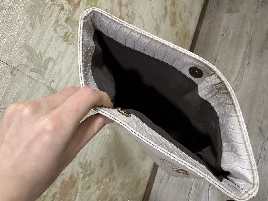 Два стильні клатчі, віддам за безцінь