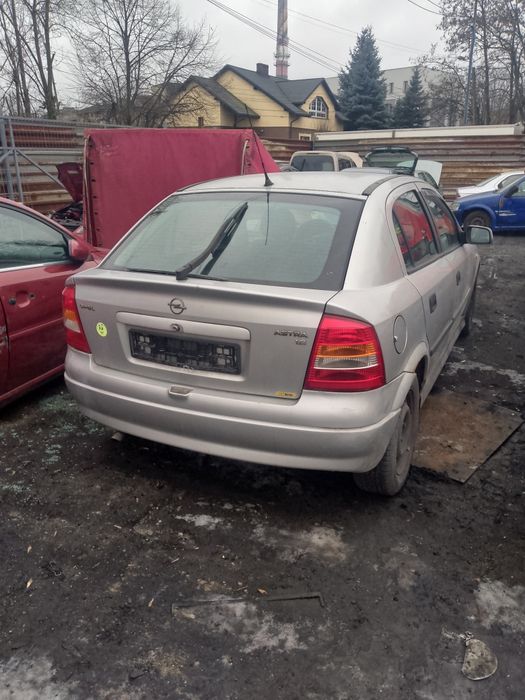 Opel Astra 2 na części