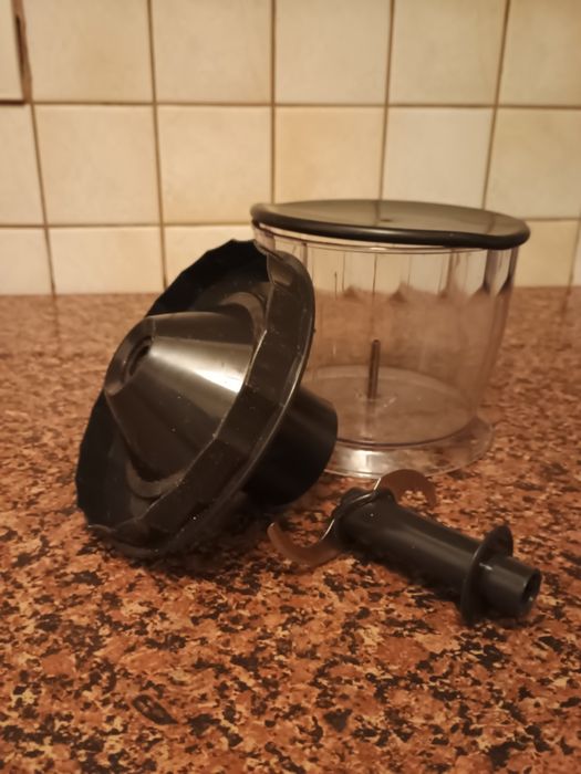 Pojemnik z nożami do blendera typu żyrafa MODEL; ESTM 6000