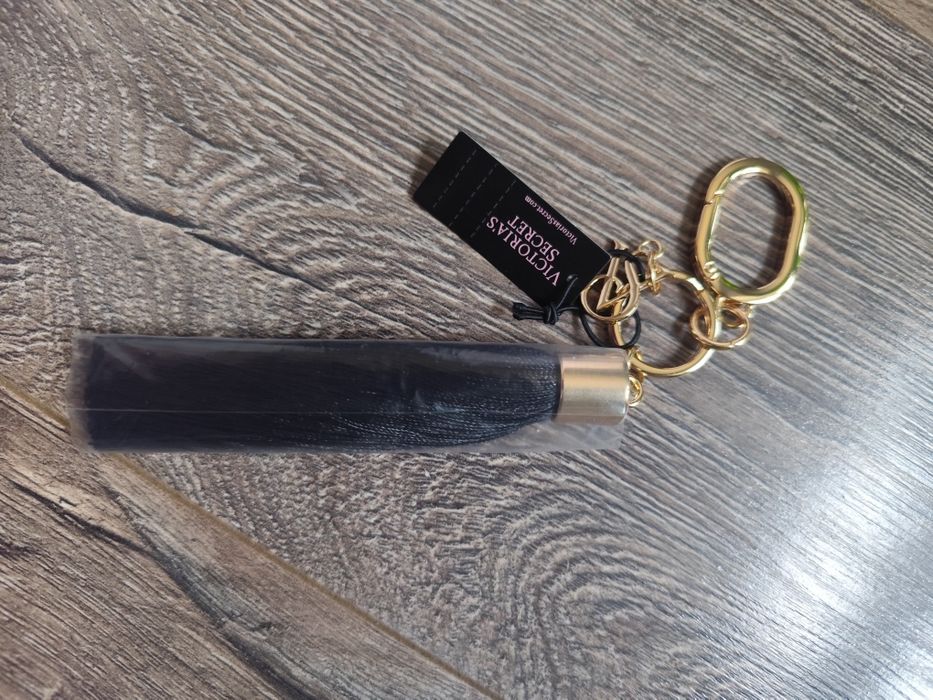 Breloczek Victoria's Secret key case