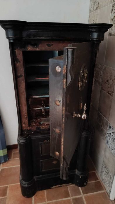 Cofre antigo decorativo