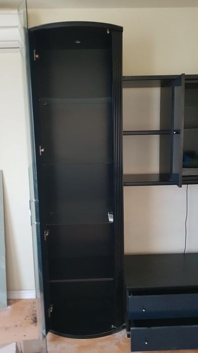 Pilne! Czarny regał z granatem do salonu