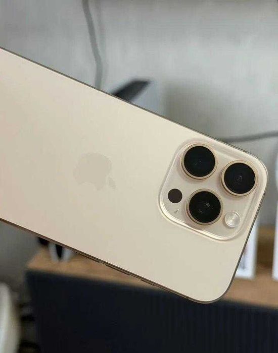 iPhone 16 Pro, 256 ГБ, SIM + eSIM