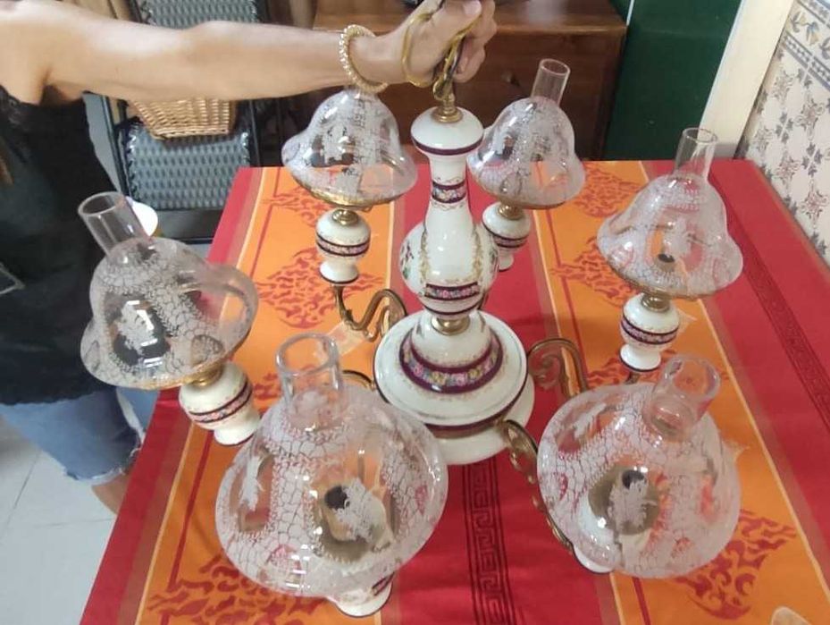 candeeiro de teto de cristal e loiça limoges