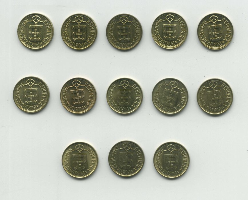 Coleção de 43 moedas de 1 Escudo