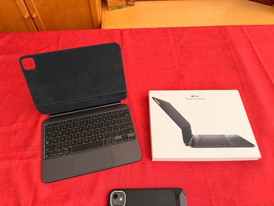 Magic Keyboard para iPad Pro de 11 polegadas (M5) Como Novo
