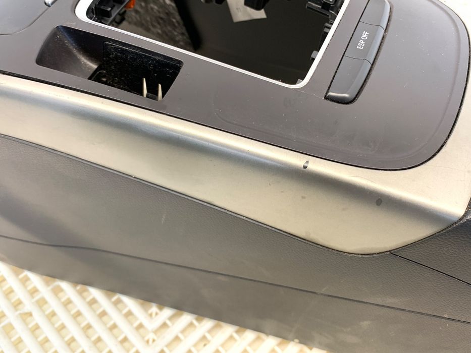 TUNEL ŚRODKOWY AUDI A4 B8 Sedan/Limuzyna 07-15 KONSOLA