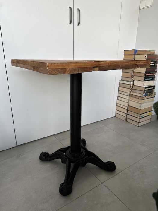 Stolik 60x60 cm na żeliwnej nodze