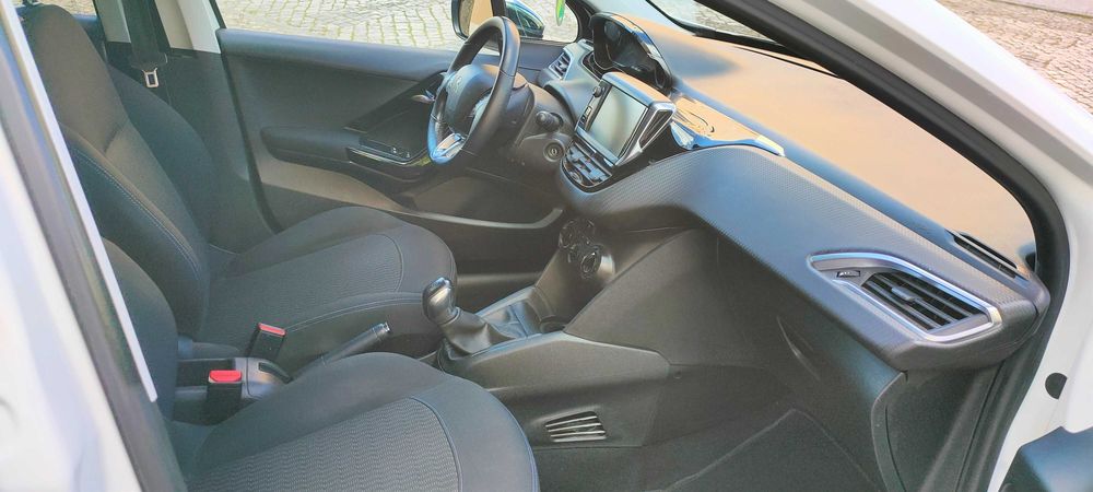 Peugeot 208 1.2 Pure Tech / Versão Style