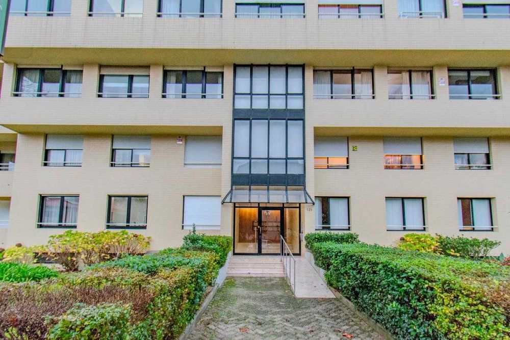 Arrendamento residencial de apartamento em rua Henrique Lopes de Mendonça, 121