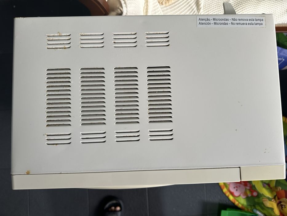 roupeiro lateral e micro-ondas