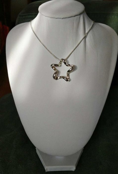 Colar Aço Prateado c/ Pendente Estrela NOVO