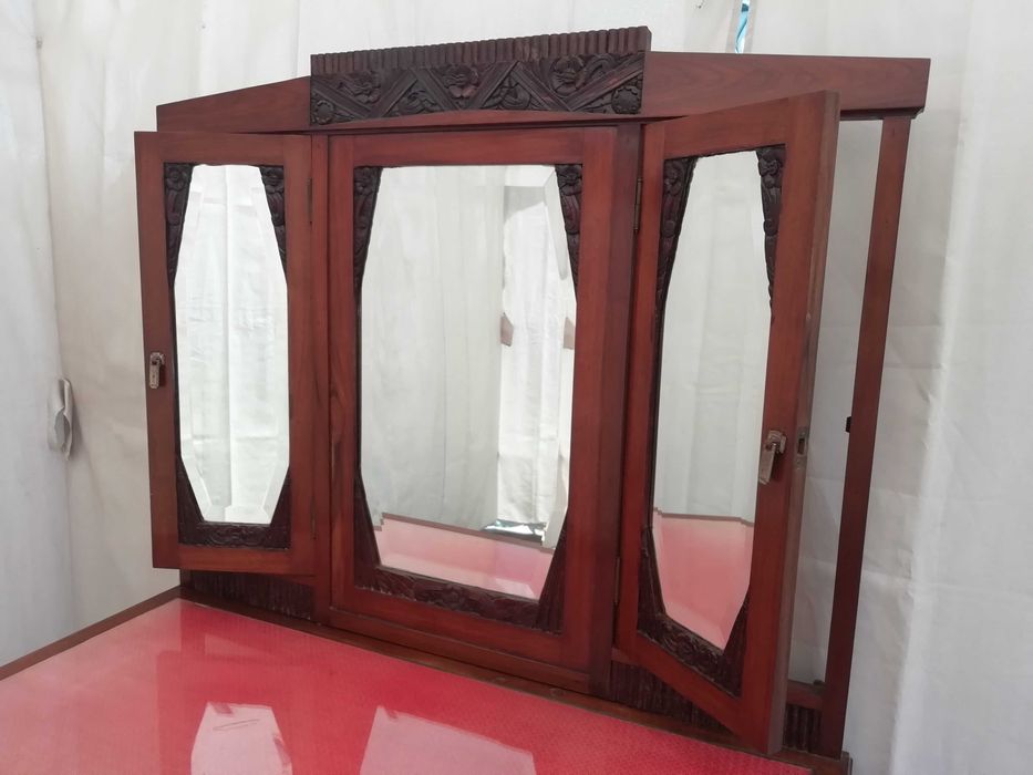 Móvel Penteador ou Toucador em madeira maciça e espelho triplo