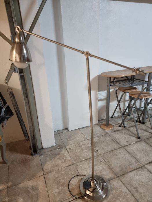 Candeeiro de pe alto