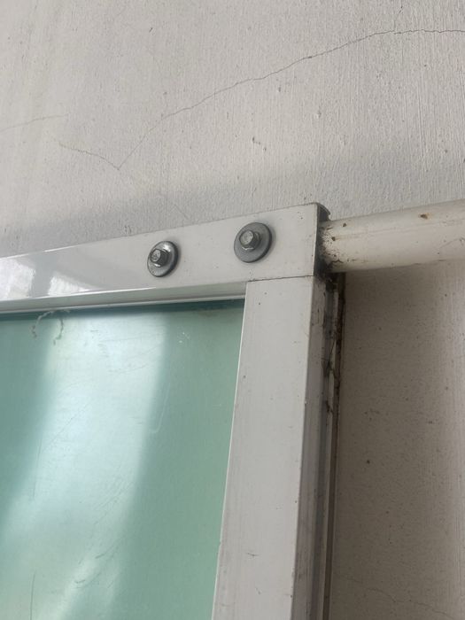 Divisoria de aluminio fixa, bom estado