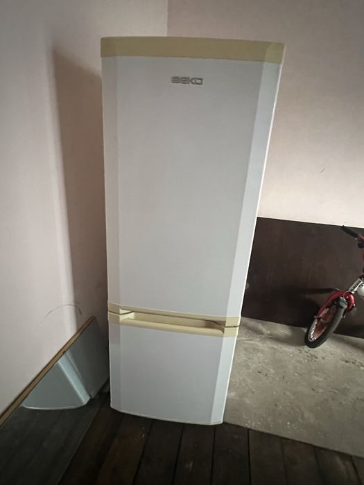 Холодильник Beko cs24000 на відновлення або ремонт