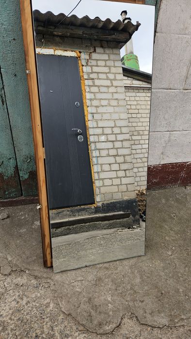 Дзеркало з рамою
