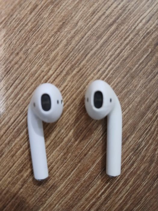Продам AirPods (бу), працює тільки один