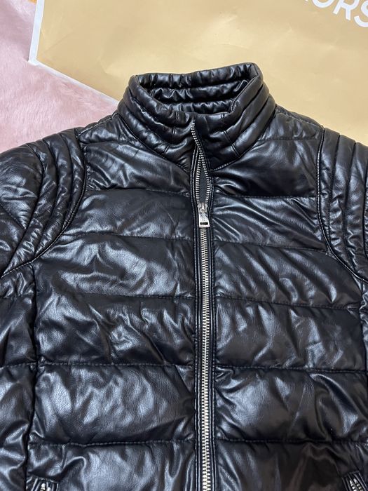 Guess kurtka skórzana czarna pikowaną połyskująca świecąca XS bomber