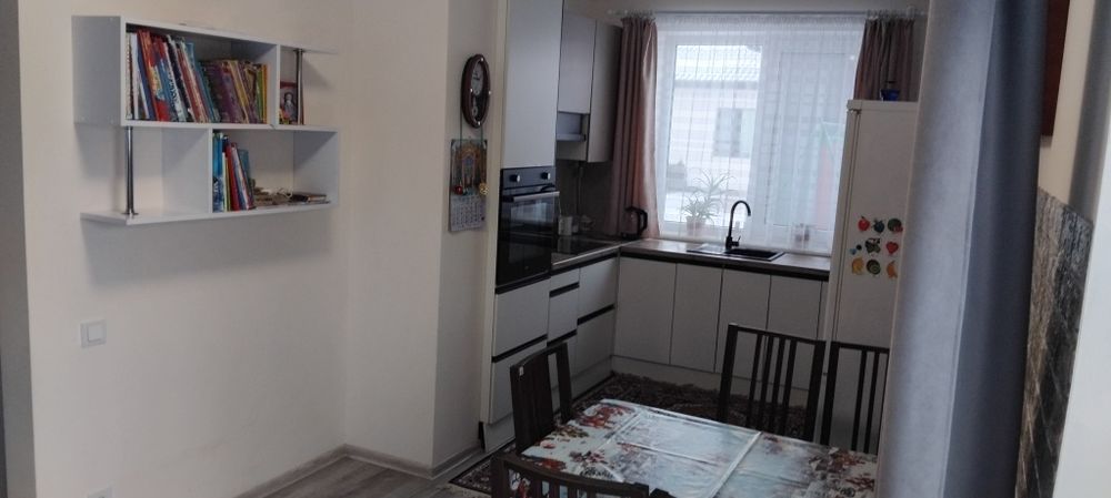 Продаж будинку з ремонтом та гаражем