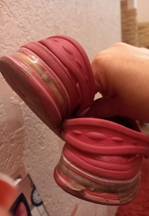 Крокси, бу., 27 р. Рожеві і сині