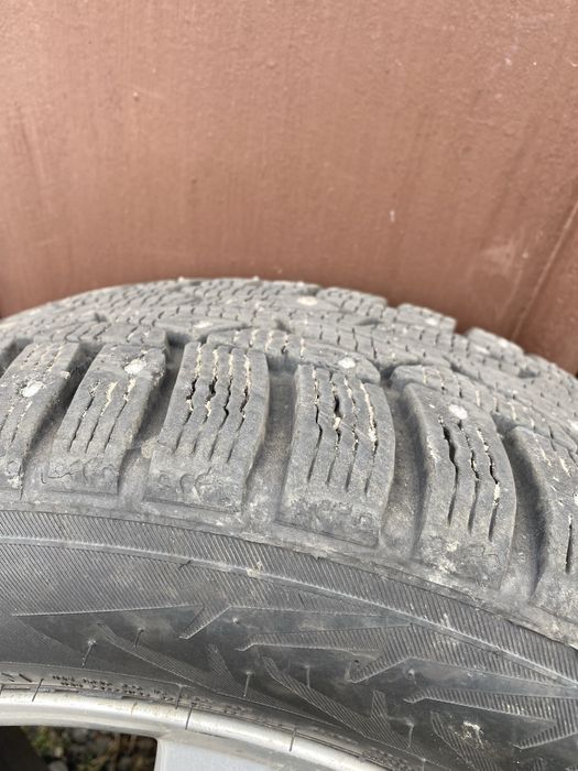 Nokian Tyres зима шипи
