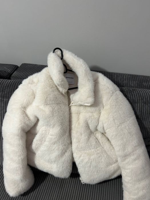 Białe futerko z Bershki