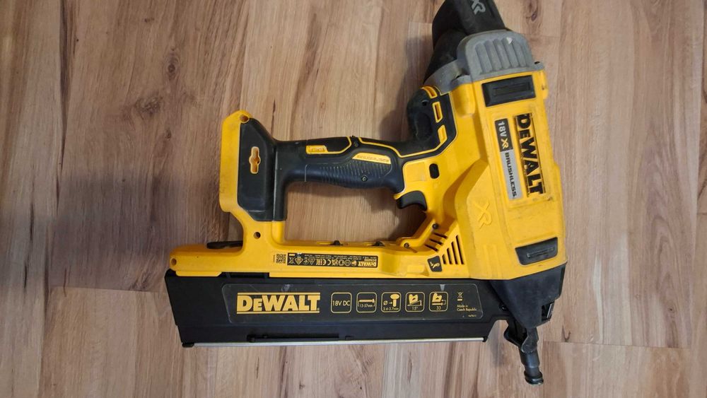 Gwozdziarka akku Dewalt DCN890N