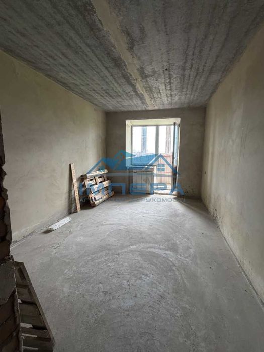 Продам 2-кімнатну квартиру в новобудові на Боженка . Розглядають продаж по державним програмам