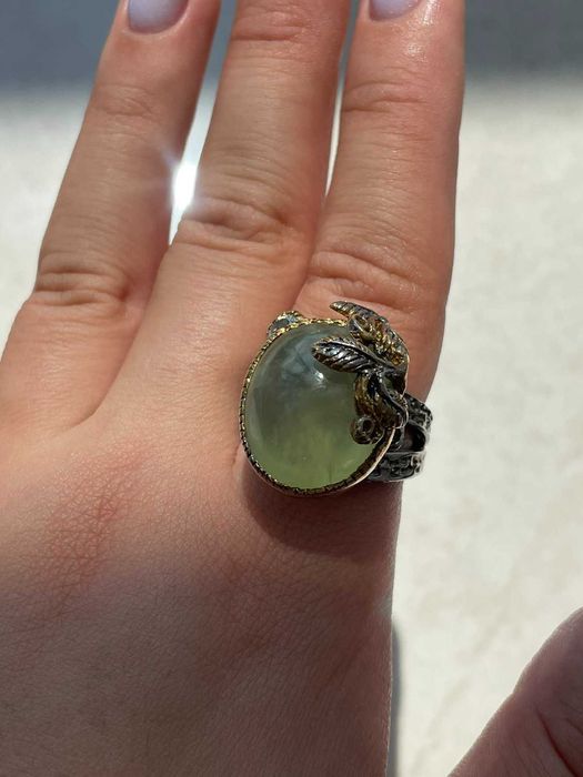 Серебряное кольцо  с натуральным бразильским  пренитом. Размер 19.5