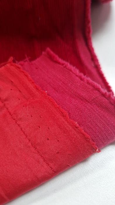 Sztruks czerwony na podszewce szer.152 cm.