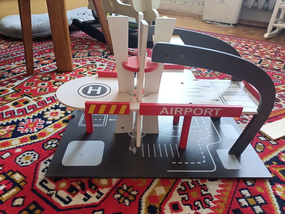 Lotnisko zabawka drewniana