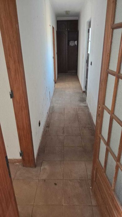 Moradia com cerca de 200m2 - Aldeia Nova