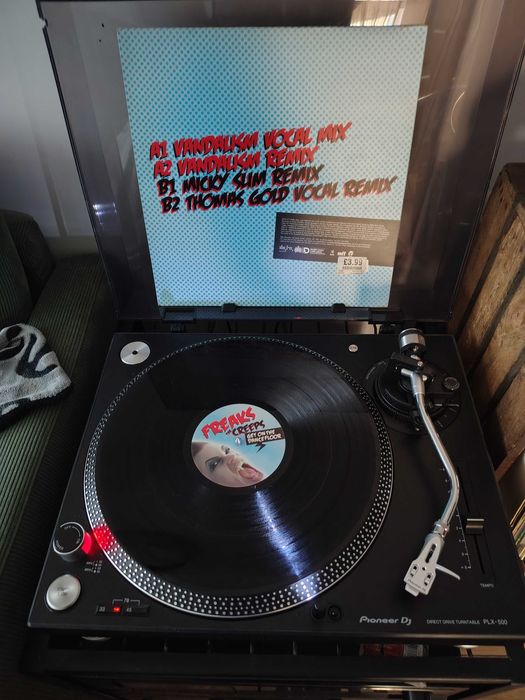Freaks The Creeps - Get On The Dancefloor.