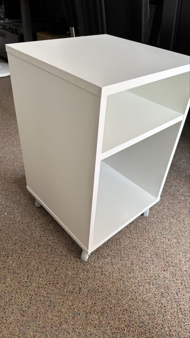 Vihals stolik nocny ikea