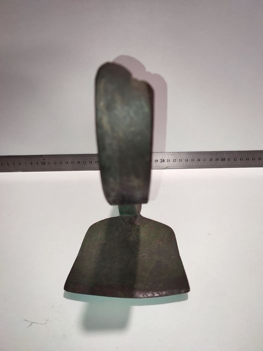 Peça decoração ferramenta antiga enxó.