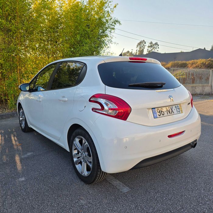 Peugeot 208 1.4 HDi Nacional — photo 3