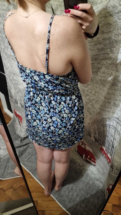 Krótka sukienka Atmosphere mini ściągacz gumka w pasie