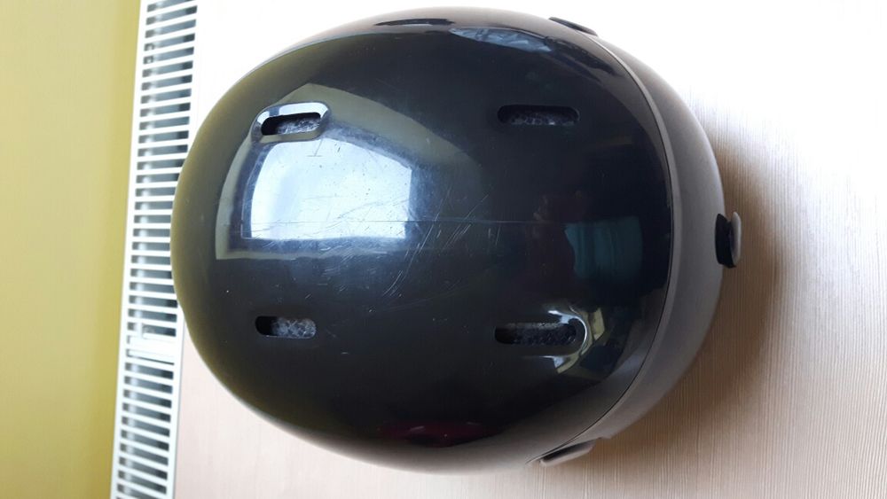 Kask na narty snowboard