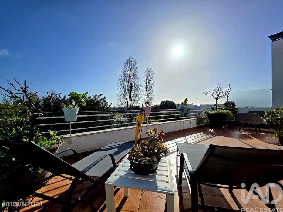 Apartamento T2 em Santa Luzia de 74 m2