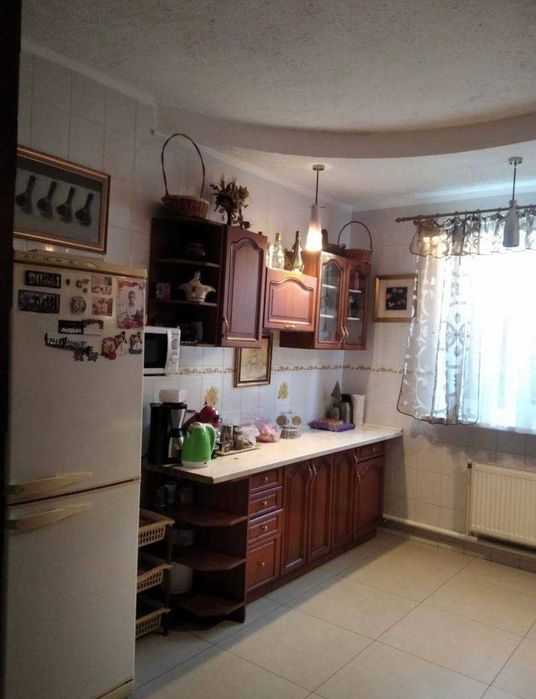 Гарний просторий будинок у передмісті Одеси