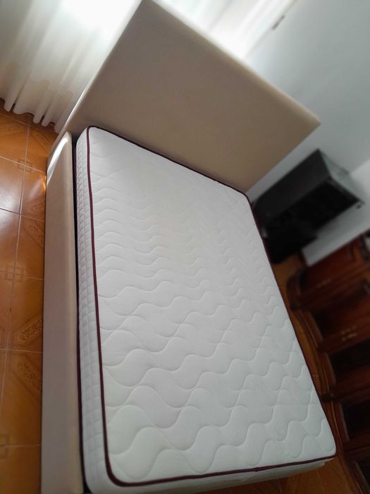 Cama semi nova em ótimo estado
