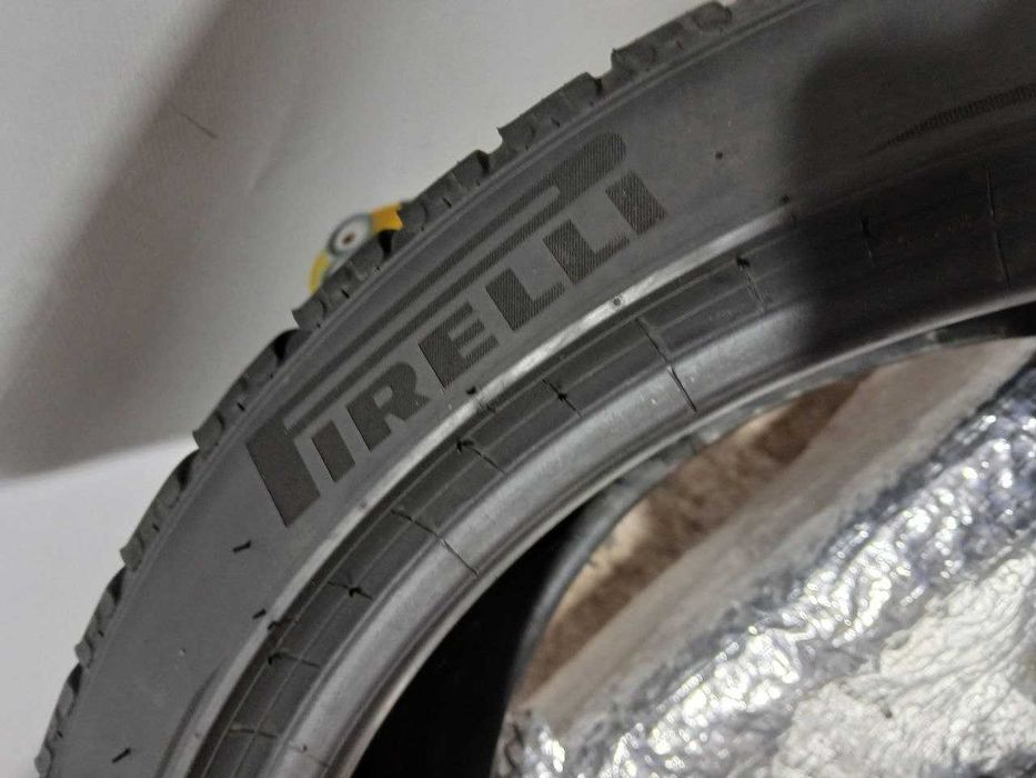 Шина Pirelli 245/40R19. 1шт. Зима Розпаровка 2020р. (0243)