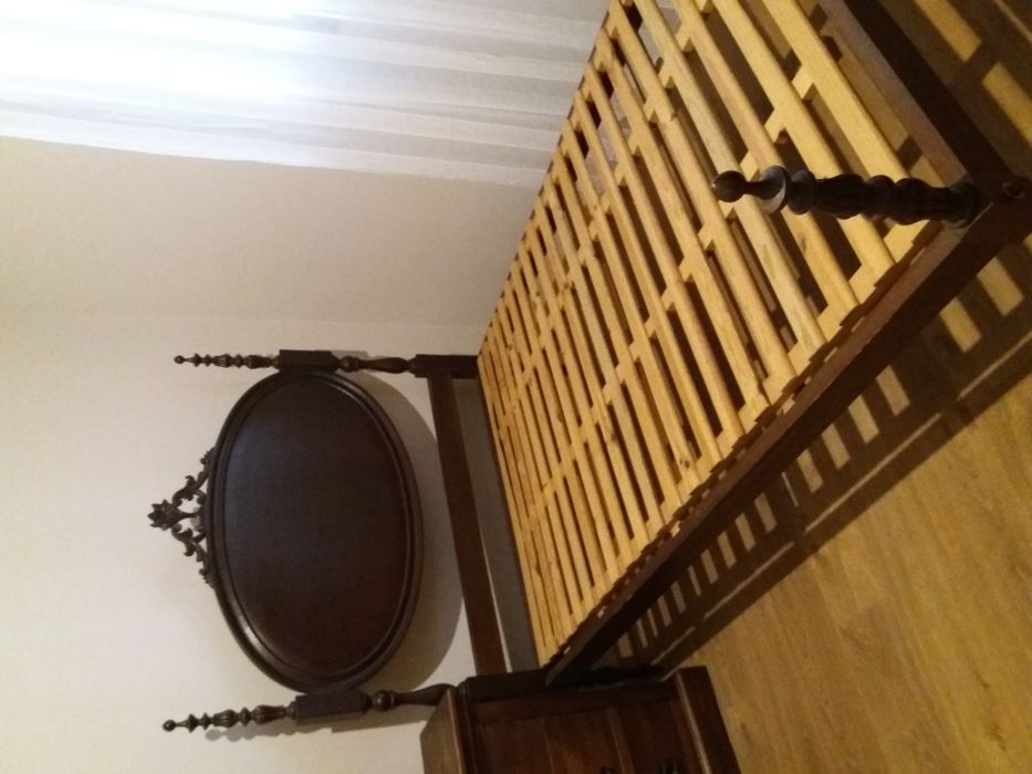 Cama em madeira 120×180, em excelente estado